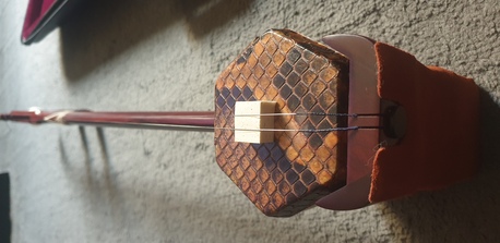 SAR 9000,  Professional Huqiu Erhu (Certified Python Skin) - Mint Condition In Riyadh photo 3