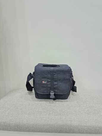 SAR 150,  Lowepro Camera Bag photo 1