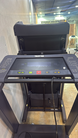 SAR 2499,  USED AMERICAN AND ITALIAN TREADMILL photo 2