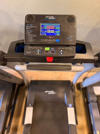 SAR 1599,  180 Kg COMMERCIAL AMERICAN TREADMILL FOR SALE W WARRANTY DELIVERY 0537981203 photo 1