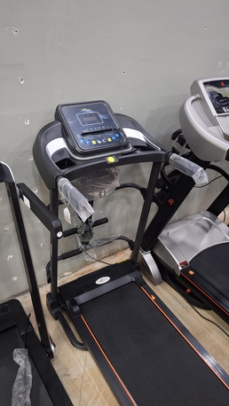 SAR 1099,  NEW TREADMILL FOR SALE 0537981203 photo 2