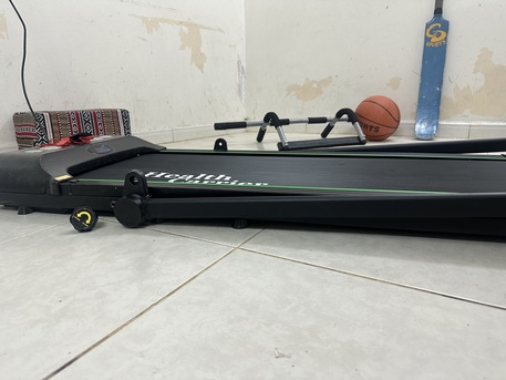 SAR 800,  Treadmill Rarely Used For Sale photo 3