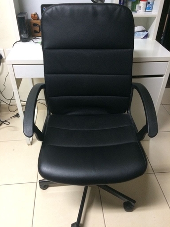 SAR 600,  Office Or PC Desk With Chair From IKEA photo 2