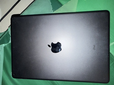 SAR 850,  IPad 9th Generation photo 3