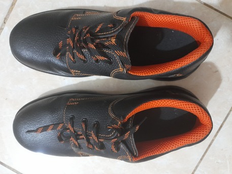 SAR 70,  New Safety Shoes photo 3