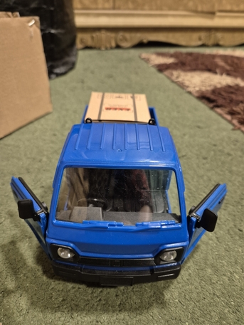 SAR 75,  Stunt Model Truck With Lights And Remote Control photo 3