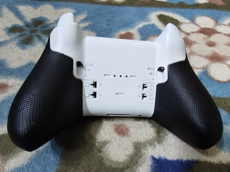 SAR 400,  Xbox One Elite Series 2 Controller For Sale In Excellent Condition C Type photo 1