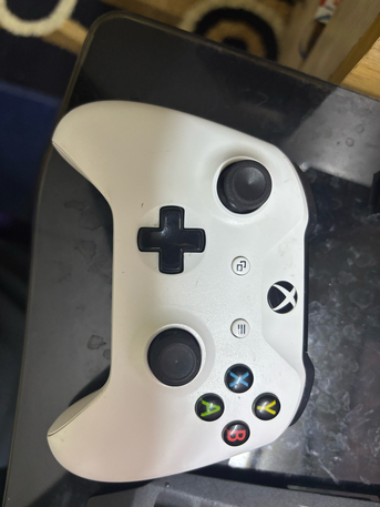 SAR 600,  Xbox One S 1tb For Sale In Excellent Condition Condition photo 2