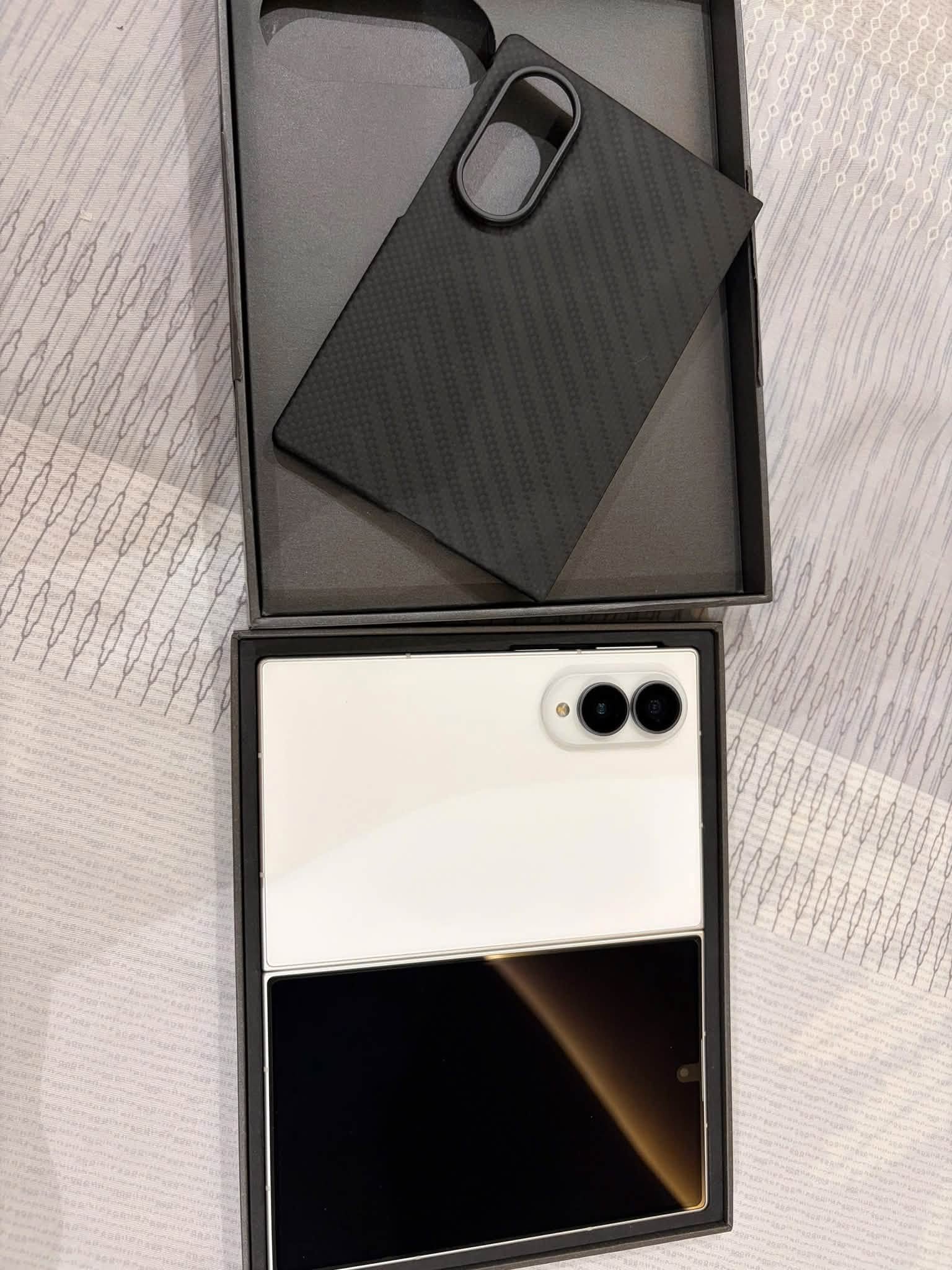 Samsung Galaxy Z Fold 6 Cost €600 photo 3