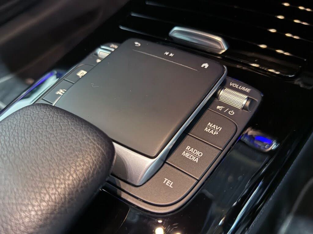 Selling the latest Mercedes-Benz CLA250 4Matic photo 3