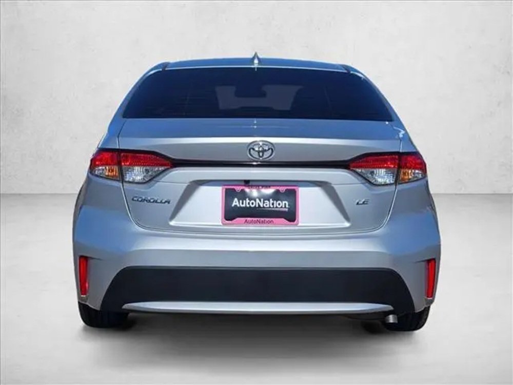Used 2020 Toyota Corolla LE photo 3