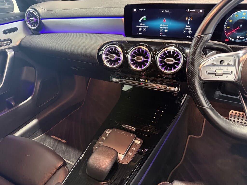 Selling the latest Mercedes-Benz CLA250 4Matic photo 4