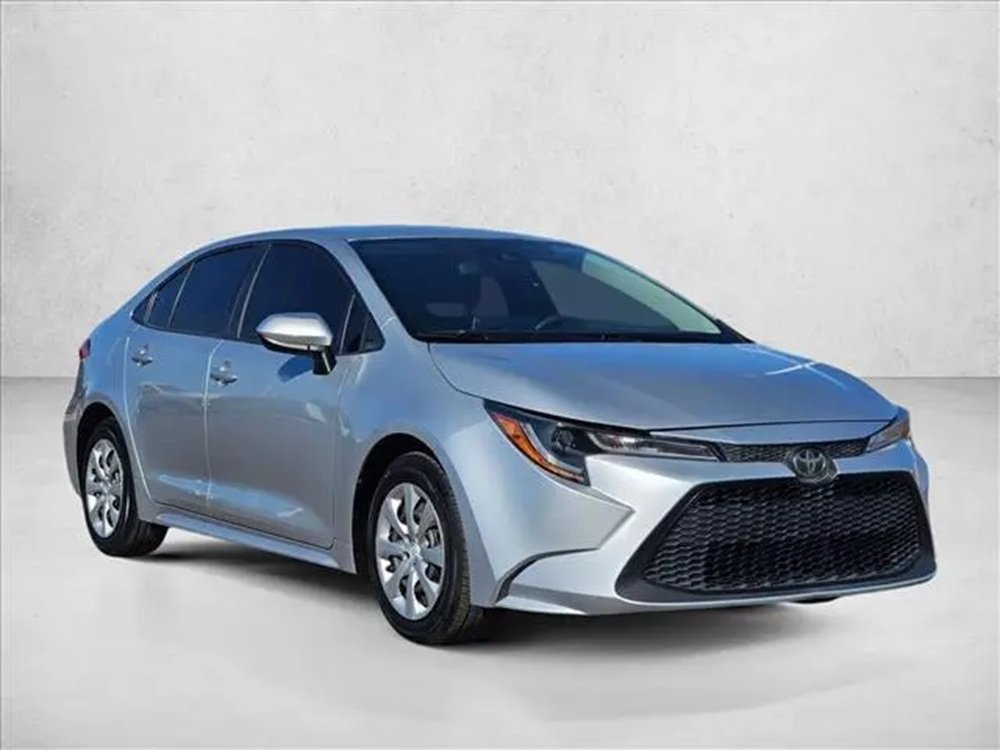 Used 2020 Toyota Corolla LE photo 2