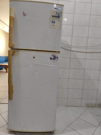 SAR 330,  Samsung Refrigerator In Good Condition -  Double Door For Sale photo 1