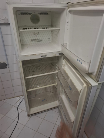 SAR 650,  Samsung Double Door Fridge Goodcondition Available For Sale photo 3
