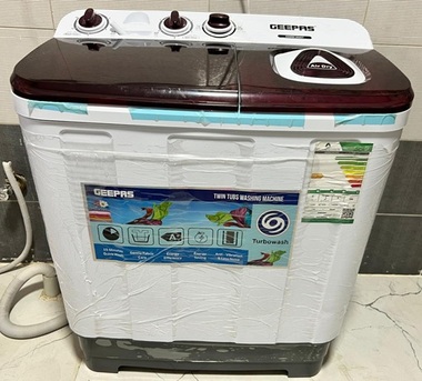 SAR 325,  Geepas 5.0 Kg Twin Tub Semi-Automatic Washing Machine- GSWM18045 photo 2