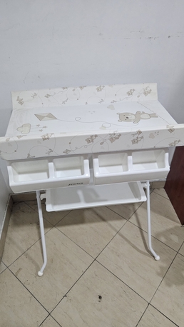 SAR 400,  Junior 's Baby Changing & Bath Table photo 1