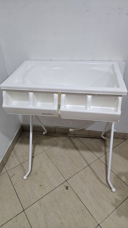 SAR 400,  Junior 's Baby Changing & Bath Table photo 2