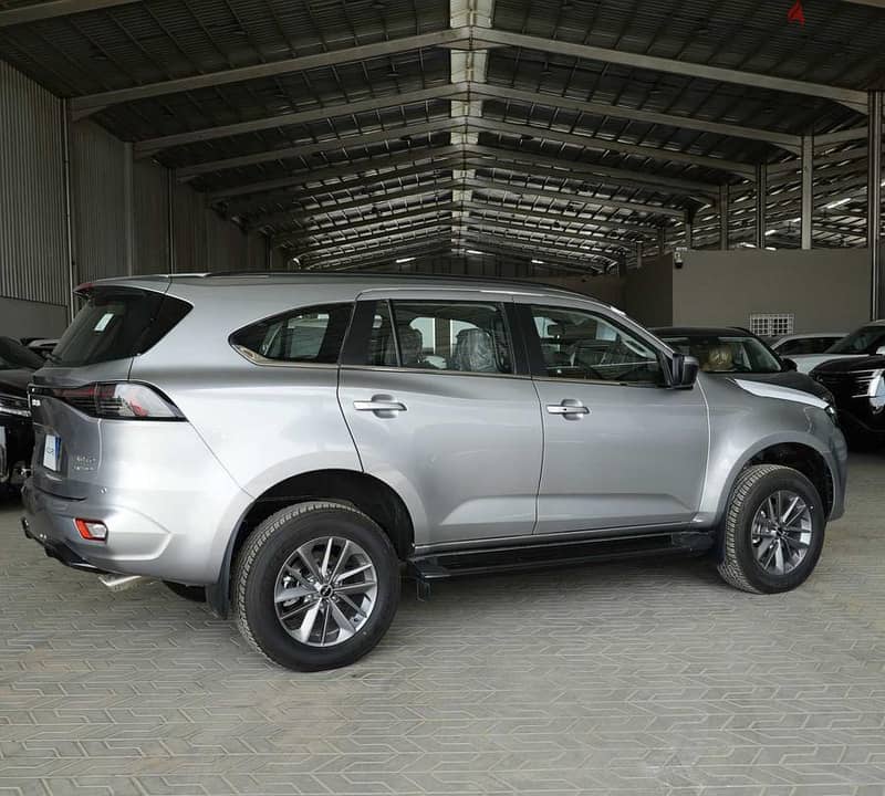ايسوزو MUX 2025 فل كامل | Isuzu MUX 2025 Full Option photo 3