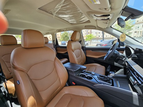 SAR 78000,  Maxus D90,  2023,  Automatic,  26000 KM,    Executive 7-Seater SUV – AWD 4×4 – 2.0L Turbo Petrol photo 3
