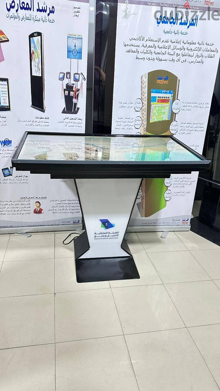 شاشة VIP مائلة لمس تستخدم للعروض التفاعلية وللاعمال الراقية photo 2