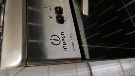 SAR 650,  Made In Italy Indesit 90X60 Cm, 5 Burners Free Standing Gas Cooker Perfect Condition photo 1