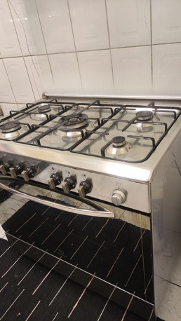 SAR 650,  Made In Italy Indesit 90X60 Cm, 5 Burners Free Standing Gas Cooker Perfect Condition photo 2