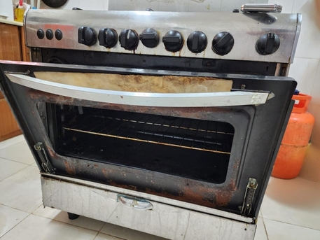 SAR 150,  Gas Oven 5 Burners For Sale Egyptian Steele Console فرن غاز ٥ شعلا للبيع استانلس ستي photo 3
