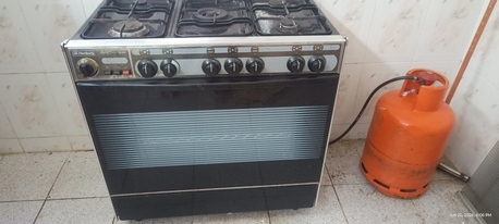 SAR 300,  Gas Stove, 4 Burners, With Oven, And Gas Cylinder. photo 1