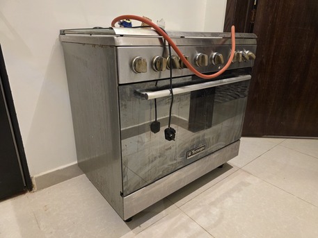 SAR 500,  Tecnogas 90 Cm Gas Cooker With Oven photo 3