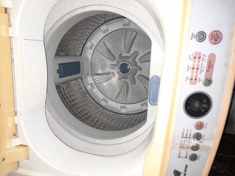 SAR 750,  Family Washing Machine photo 2