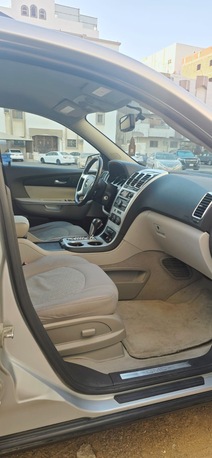 SAR 17000,  For Sale: 2011 GMC Acadia AWD | 100% Original Paint & Accident-Free photo 3