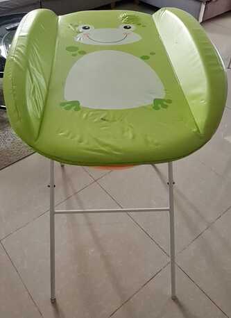 SAR 150,  Baby Changing Table With Bathtub And Stand photo 2