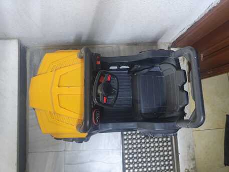 SAR 200,  Kids Car Battery Operated Sutiable For 2 To 6 Yr Boy/Girl, In Good Condition photo 3