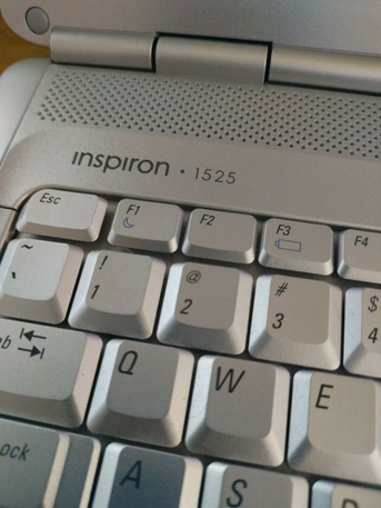 SAR 200,  Inspiron 1525 Laptop (Magenta Color) photo 2