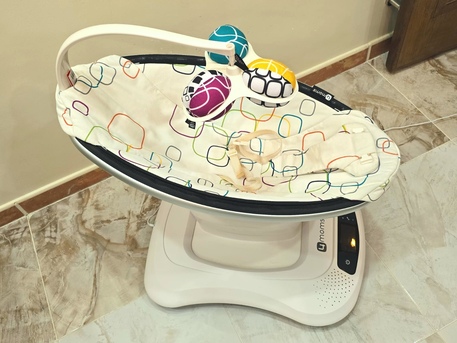 SAR 700,  4moms MamaRoo Electric Baby Swing And Rocker photo 1