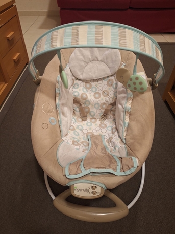 SAR 100,  High Chair And Baby Swing photo 3
