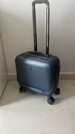 SAR 300,  Trolley - Business Case HEYS