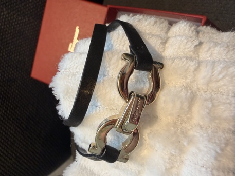 SAR 500,  Two Authentic Designer Bracelets – Ferragamo And Valentino photo 3