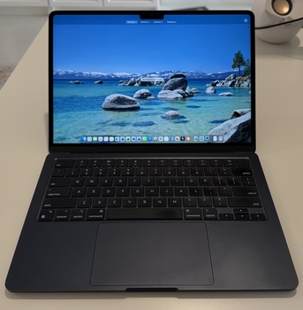 SAR 2000,  Macbook Air 13 M2 8GB 256 Midnight photo 2