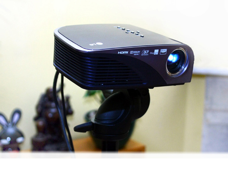 SAR 1,  LG HS200G DLP Projector photo 2