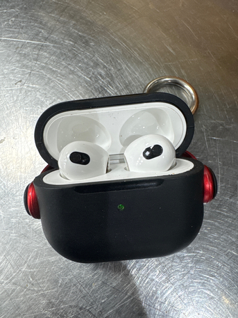 SAR 400,  Apple Airpod 3 photo 2