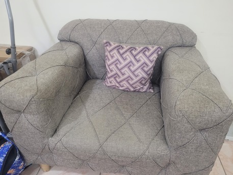 SAR 400,  07 Seater Sofa,  Heavy Wood Based Good Condition Including All Sides Cushions. photo 3