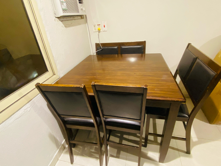 SAR 500,  I Am Selling Wooden Daining Table 6 Seater In Good Condition