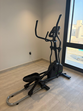 SAR 4500,  Cross Trainer Cycle photo 1