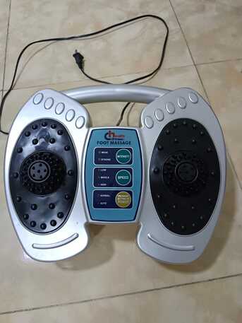 SAR 80,  Foot Massager – 110/220V – Good Working Condition photo 2