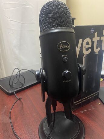 SAR 350,  Title: Blue Yeti USB Microphone – Excellent Condition With Original Box photo 3