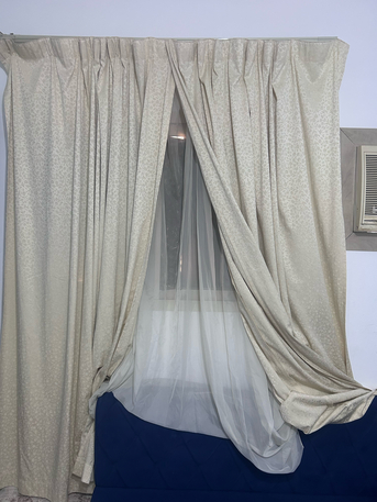 SAR 800,  Curtains And Gym Equipments photo 1