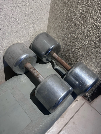 SAR 800,  Curtains And Gym Equipments photo 3
