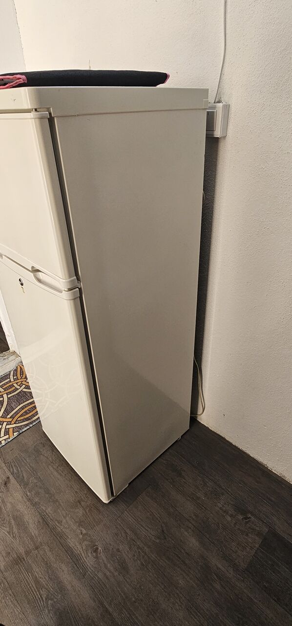 SAR 400,  Refrigerator For Sale SAR 400 Fridge photo 2